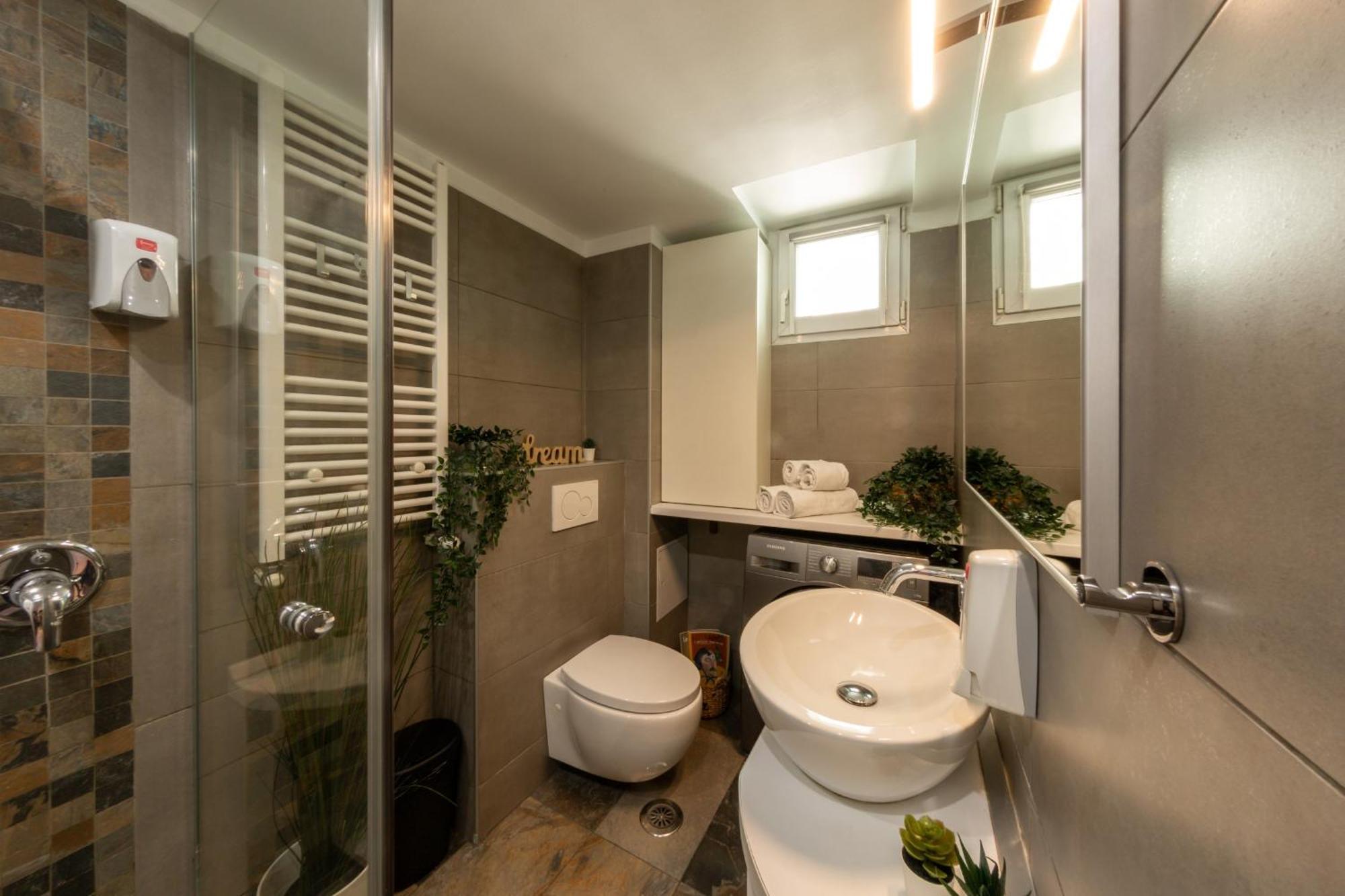 Modern 1Br Apt In The Old Town: The Perfect Choice Бухарест Екстер'єр фото