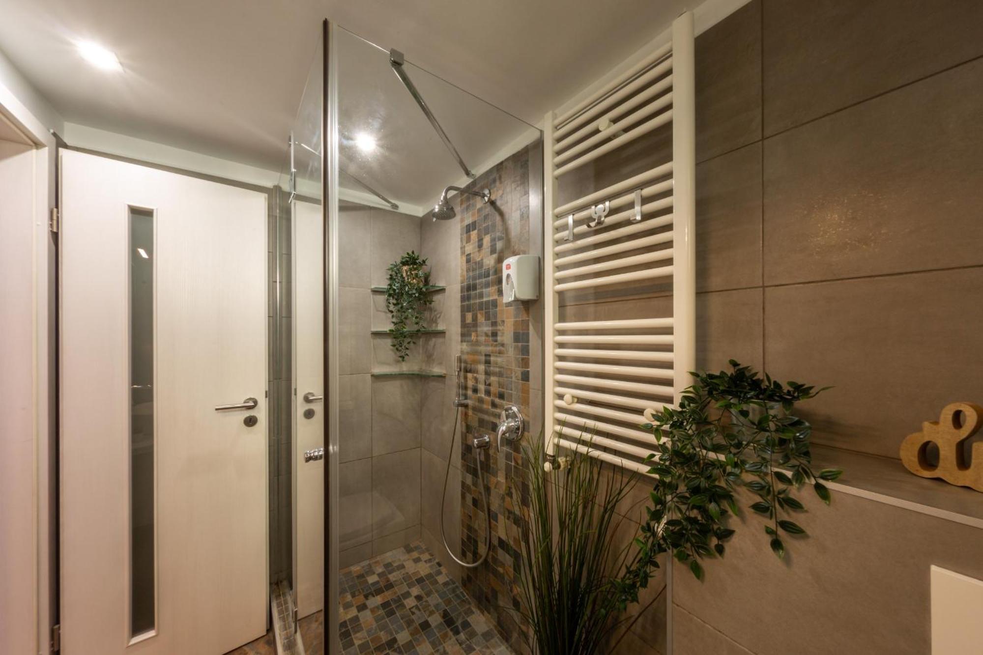 Modern 1Br Apt In The Old Town: The Perfect Choice Бухарест Екстер'єр фото